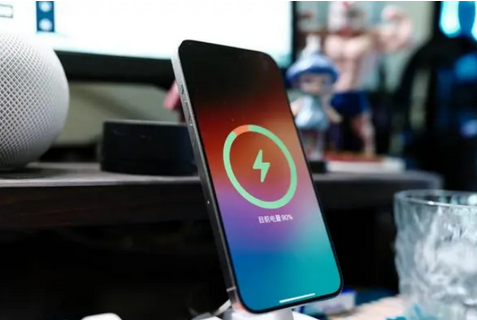 西夏苹果15换屏服务分享用什么充电器给iPhone15充电更好 