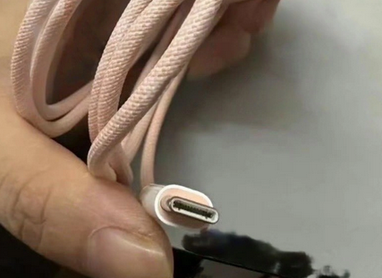 西夏苹果15维修店分享iPhone15USB-C数据线长啥样